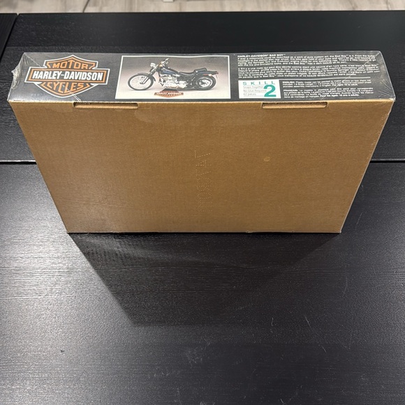 Harley Davidson Vintage FXSTSB Bad Boy Scale Model - Sealed - Picture 4 of 6